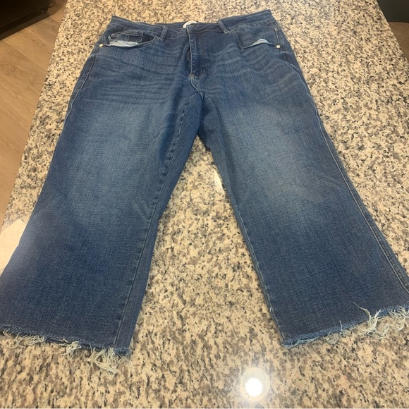 Judy Blue Wide Leg Crop Jeans - Picture 7 of 7
